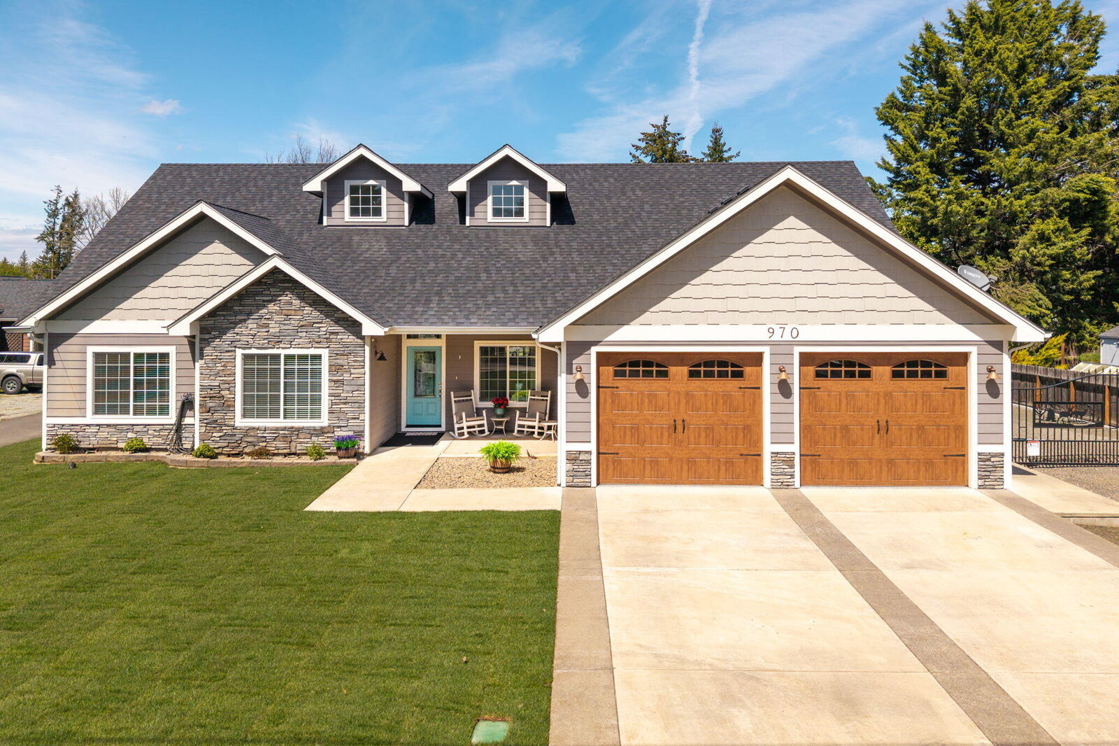 Property Photo: 970 Shafer Lane OR 97501