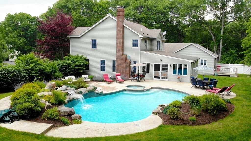18 Rhonda Rheault Drive  Oxford MA 01540 photo