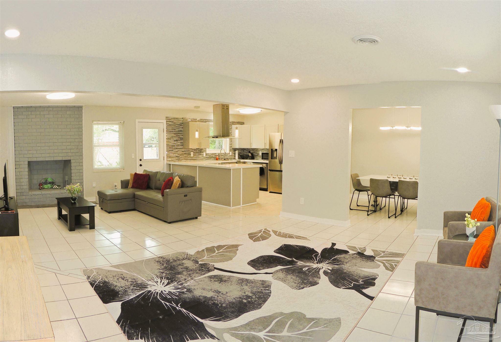 Property Photo: 4021 Bonway Dr FL 32504