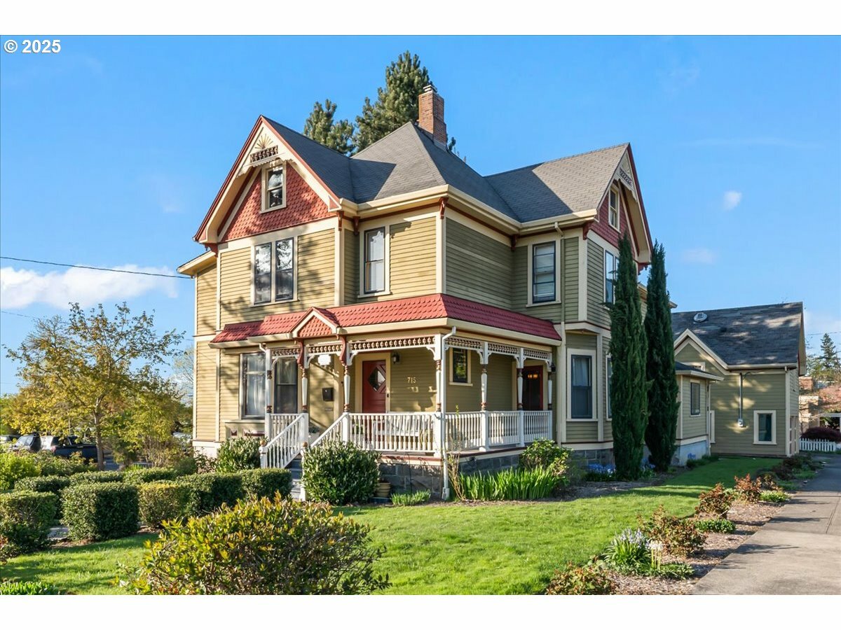 Property Photo: 715 5th St OR 97045