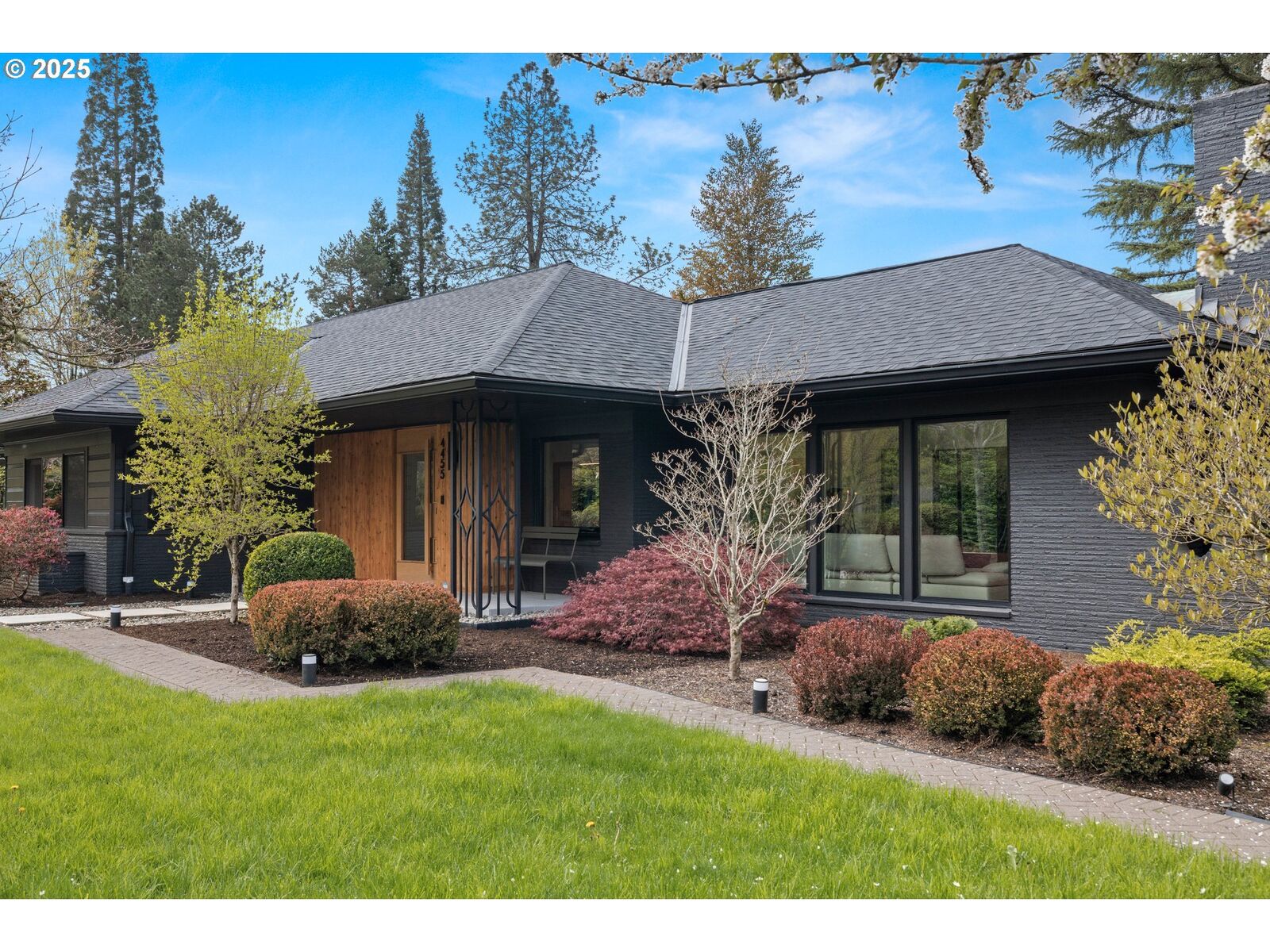 Property Photo:  4455 SW Laurelwood Ave  OR 97225 