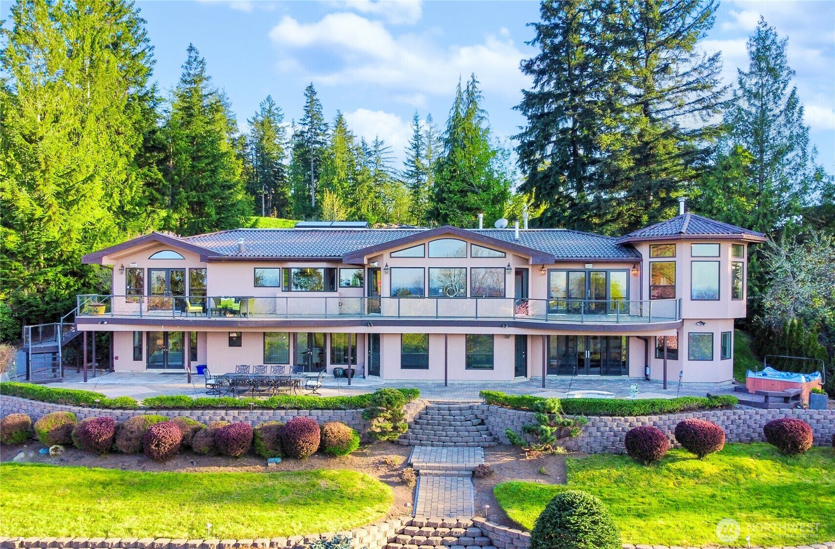 Property Photo: 17209 SE Cougar Mountain Drive WA 98006