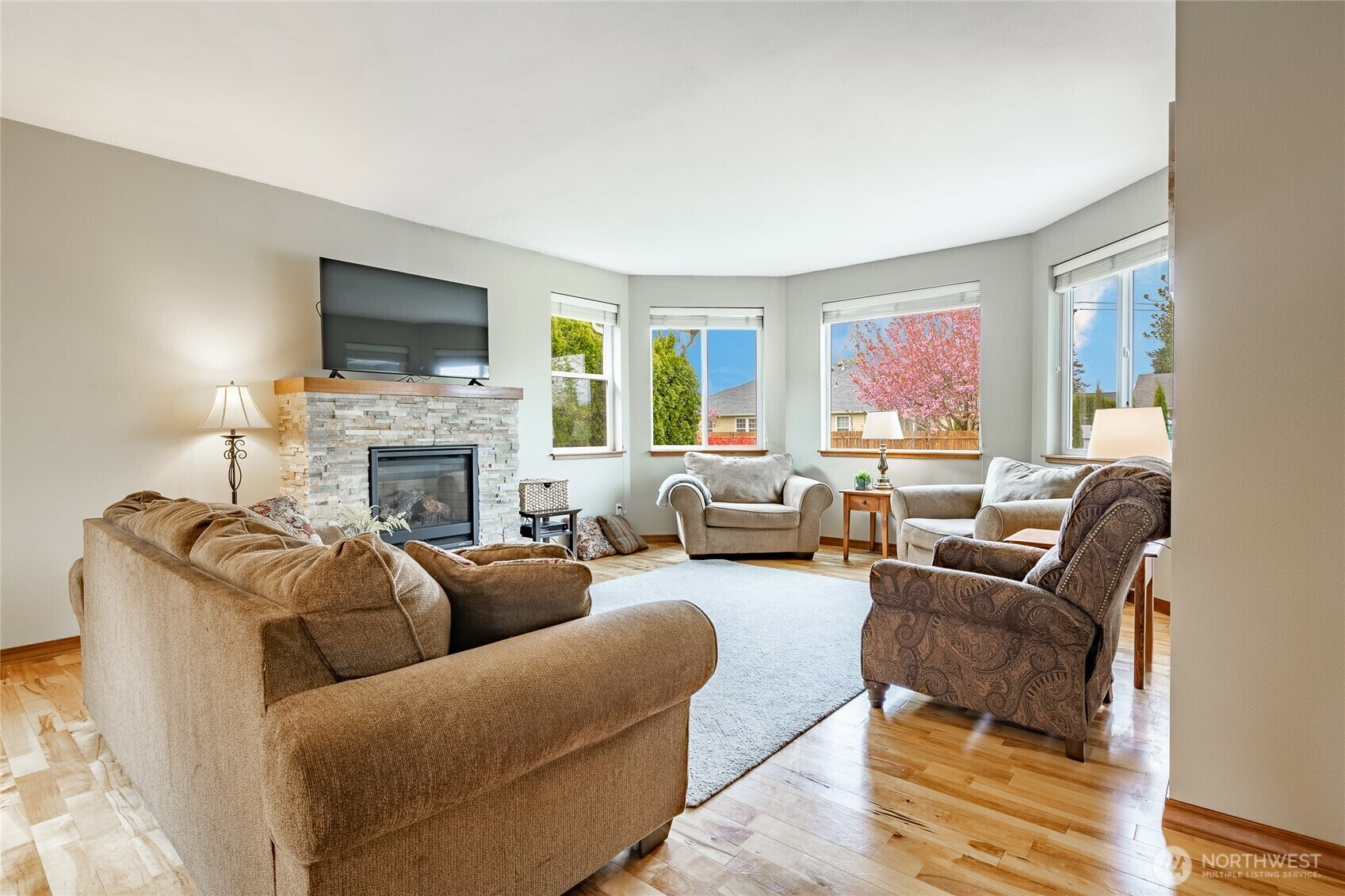 Property Photo: 208 W 1st Place WA 98276