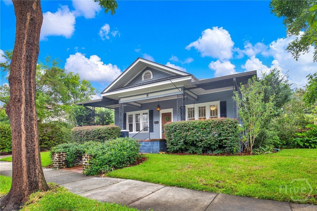 Property Photo:  128 E 48th Street  GA 31405 