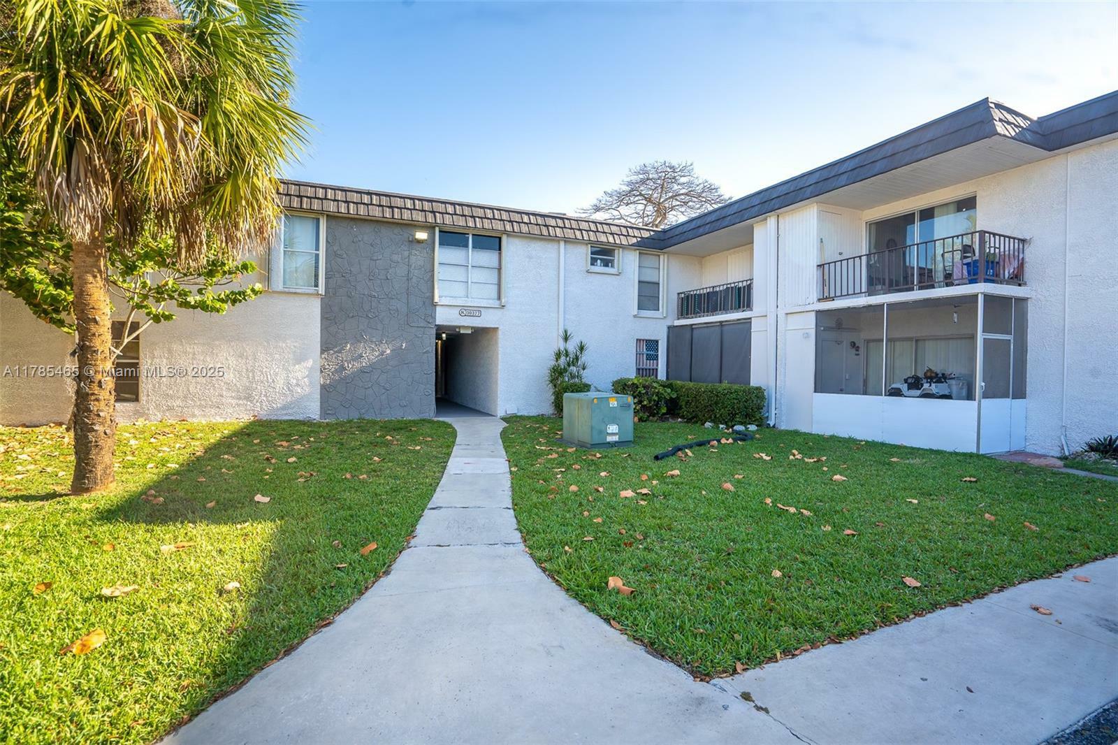 10377 N Kendall Dr K5  Miami FL 33176 photo