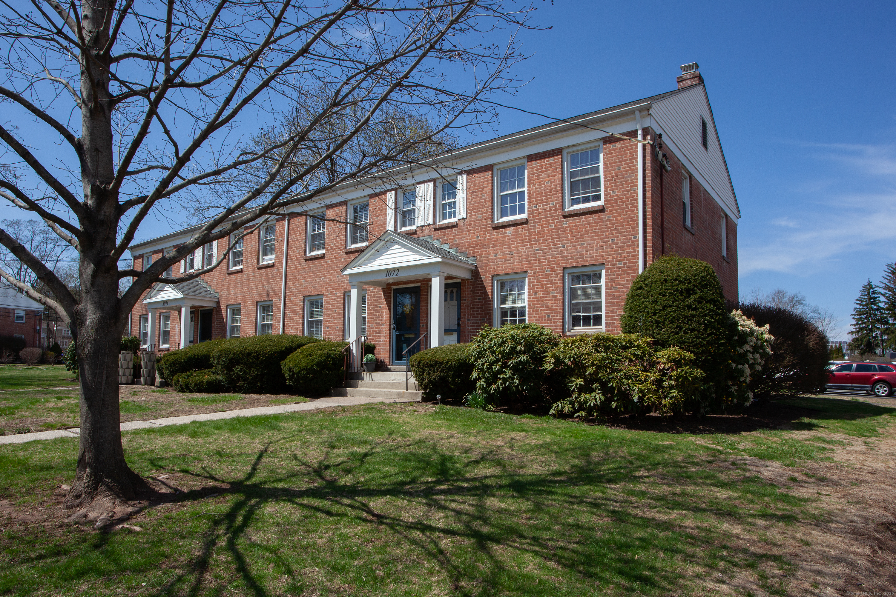 Property Photo:  1072A Farmington Avenue 1072A  CT 06107 