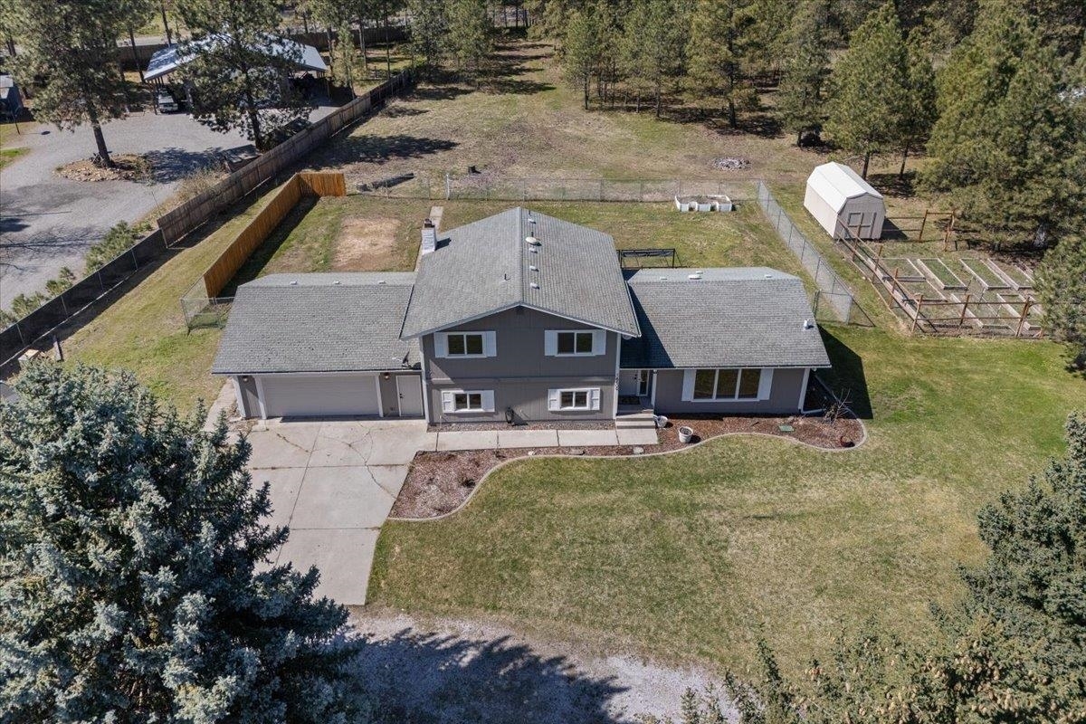 Property Photo: 16409 N Birdie Rd WA 99026