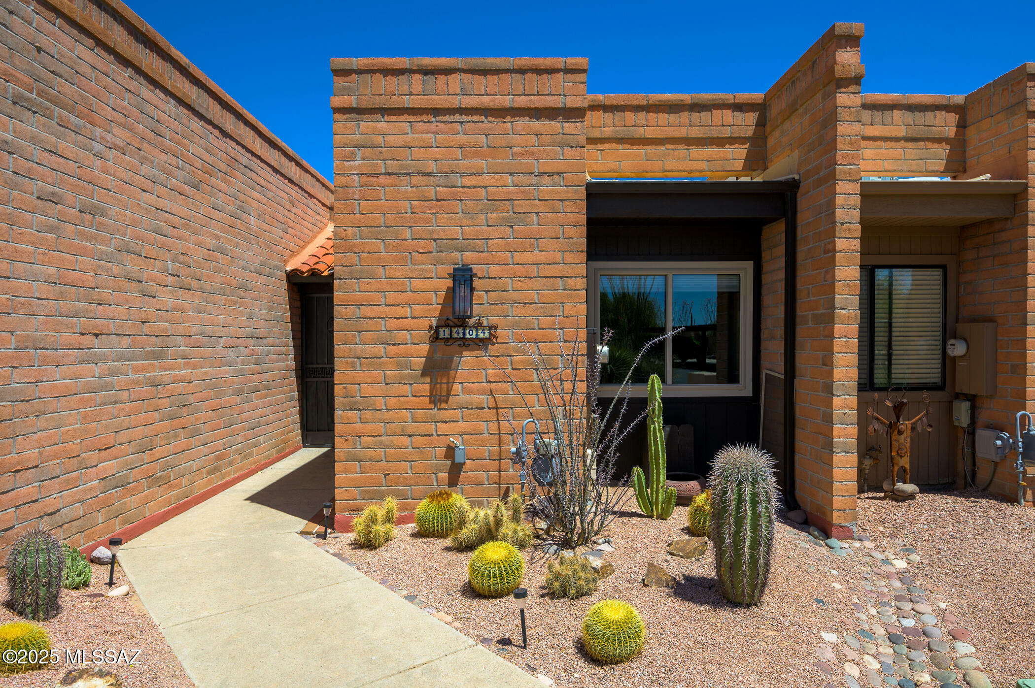 Property Photo: 1404 W Desert Hills Drive AZ 85622