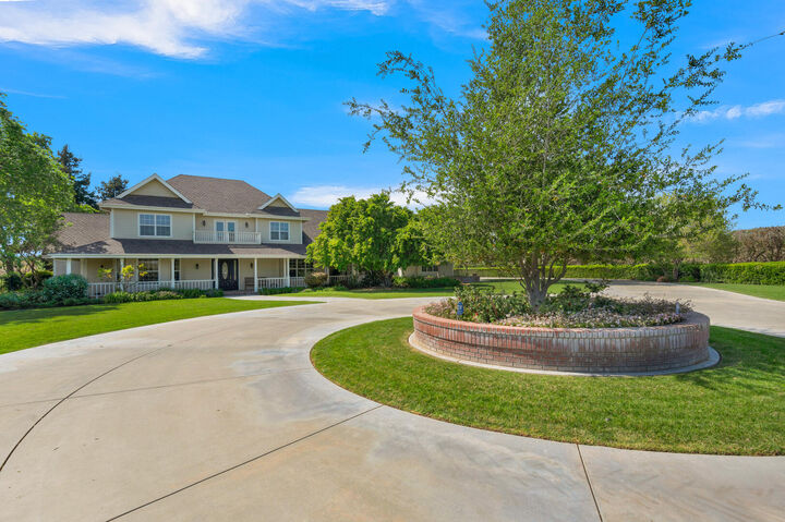 Property Photo: 26349 Road 192 CA 93221