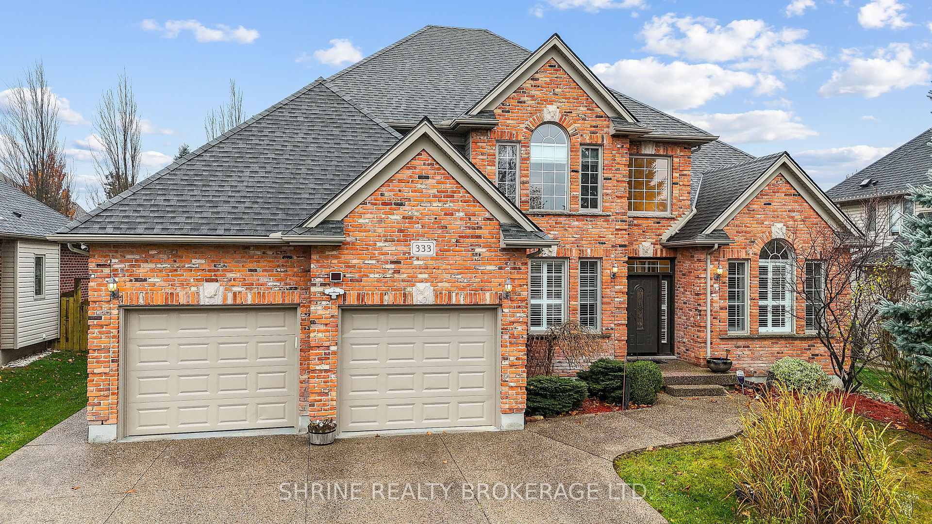Photo de la propriété: 333 Rivertrace Close ON N6G 5J8