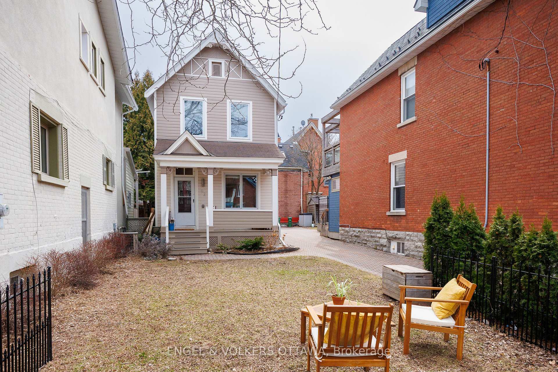 Photo de la propriété: 92 Third Avenue ON K1S 2J8