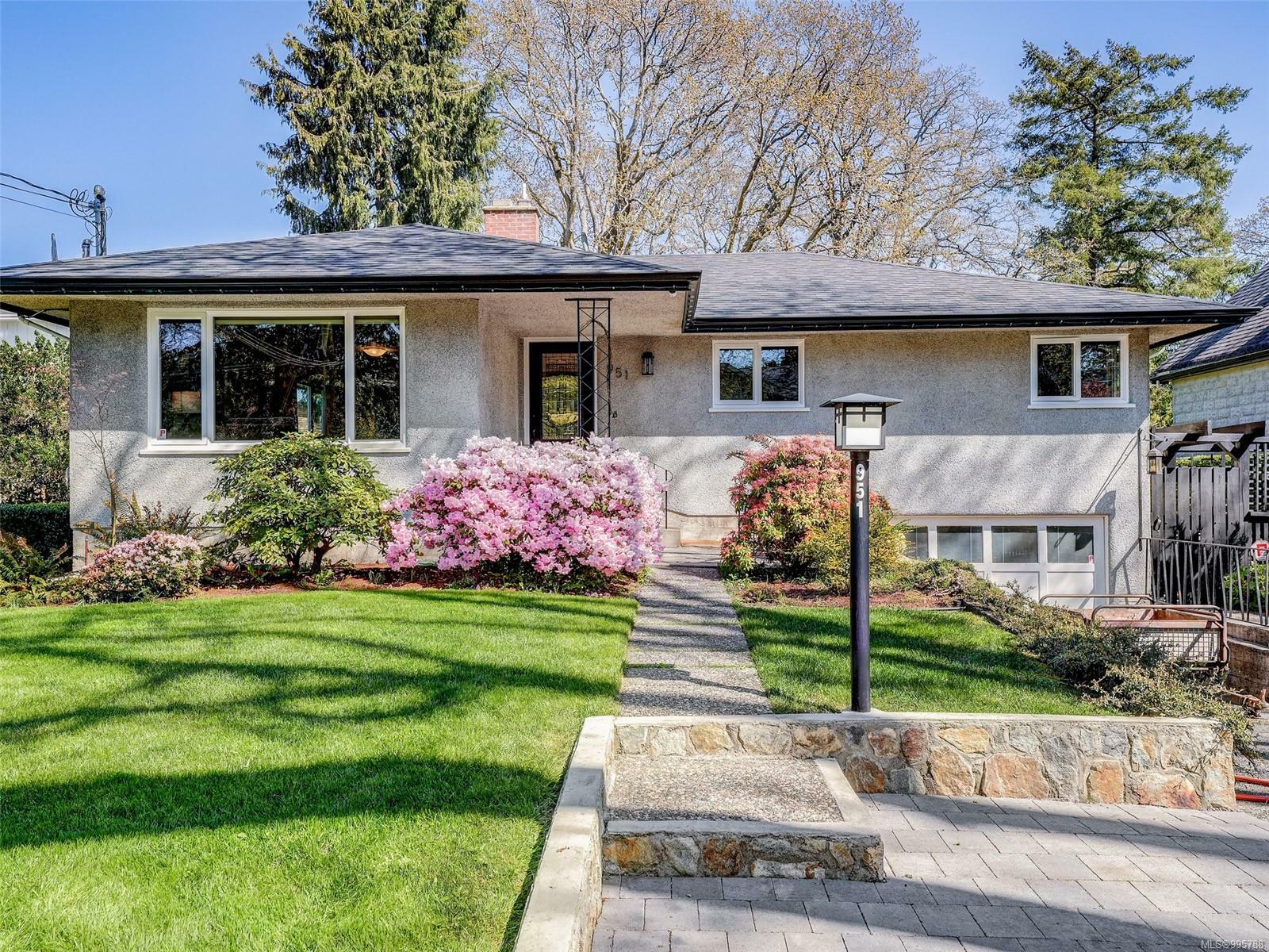 Property Photo: 951 Foul Bay Rd BC V8S 4H9