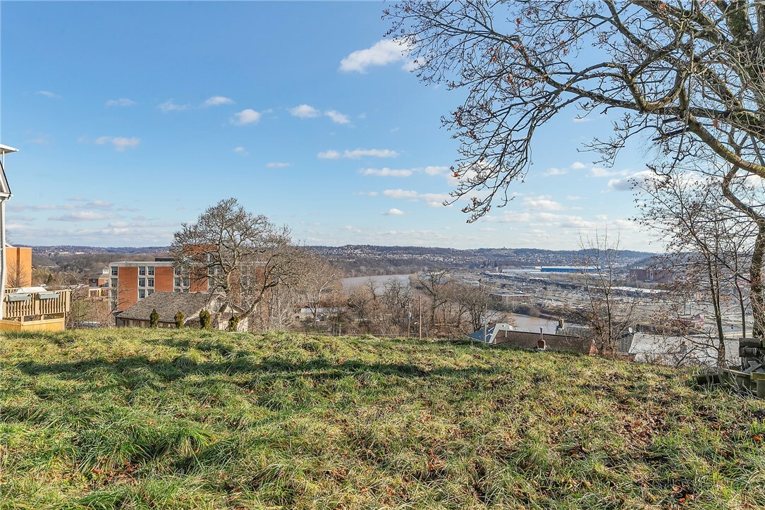 Property Photo: 7 Desdemona St PA 15217