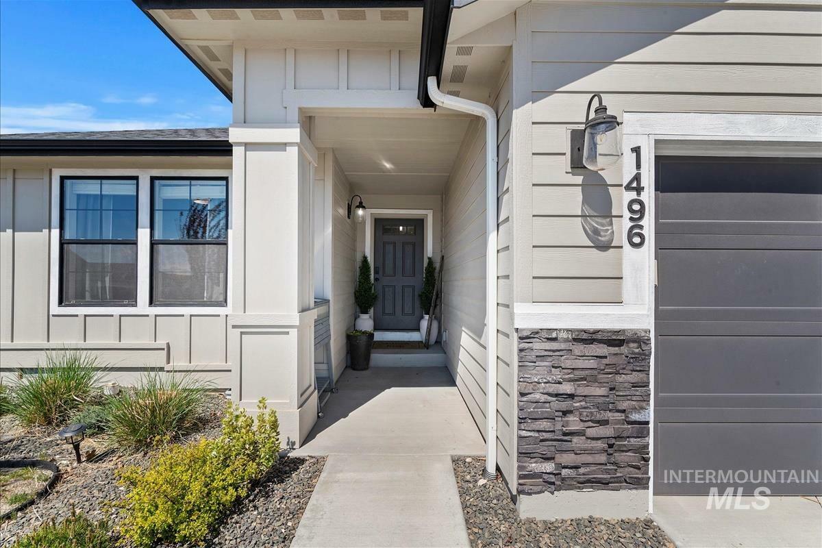 Property Photo: 1496 W Pack River Dr ID 83642