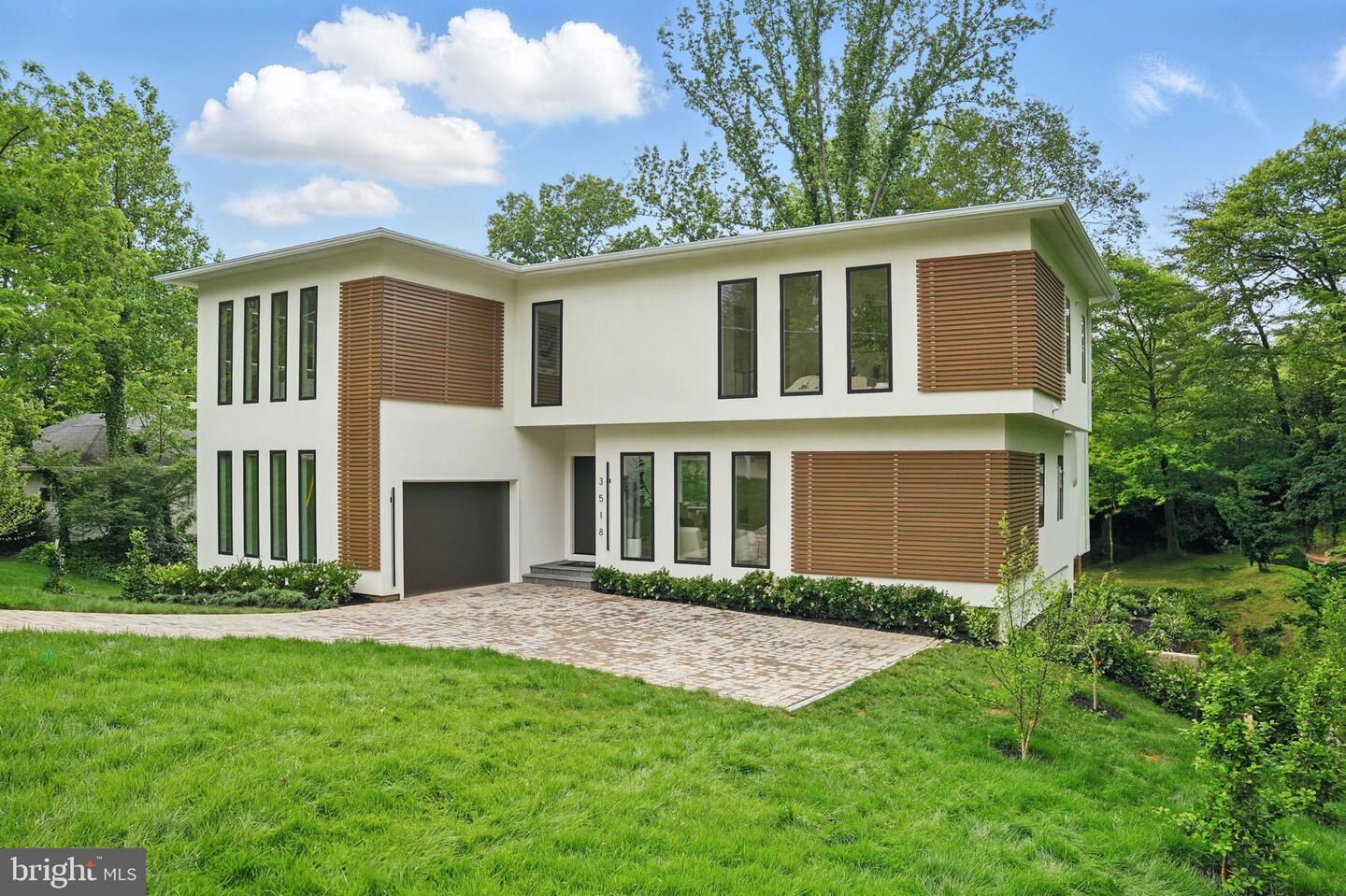 Property Photo: 3518 Pinetree Terrace VA 22041