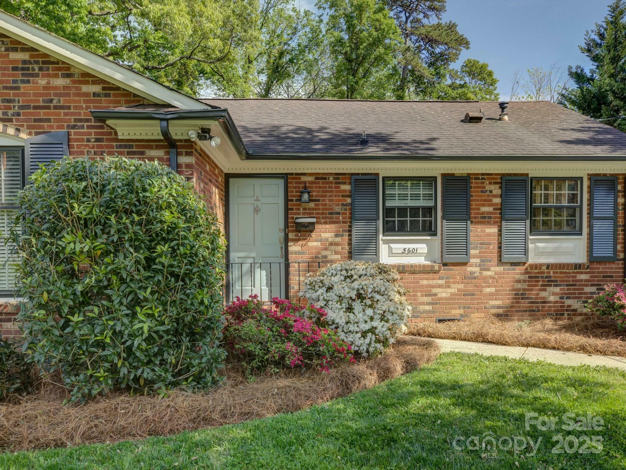 Property Photo: 5601 Londonderry Road NC 28210