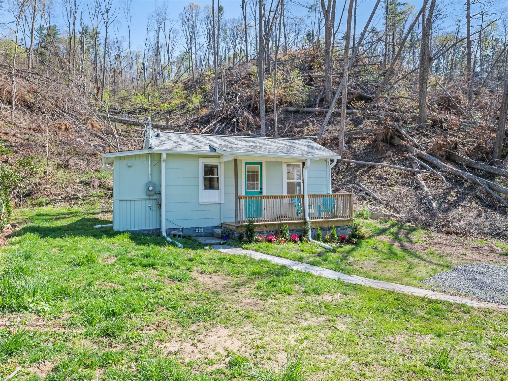 Property Photo: 307 1/2 Baird Cove Road NC 28804