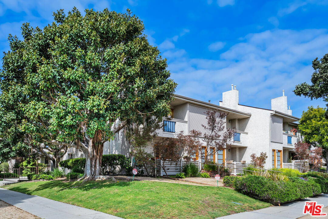 Property Photo: 2016 Euclid St CA 90405