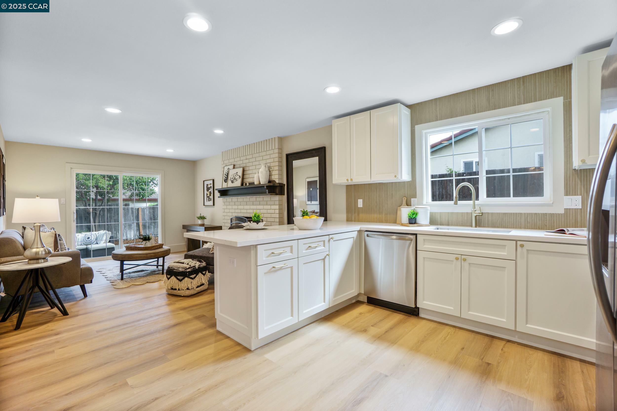 1001 Steven Dr  Pittsburg CA 94565 photo