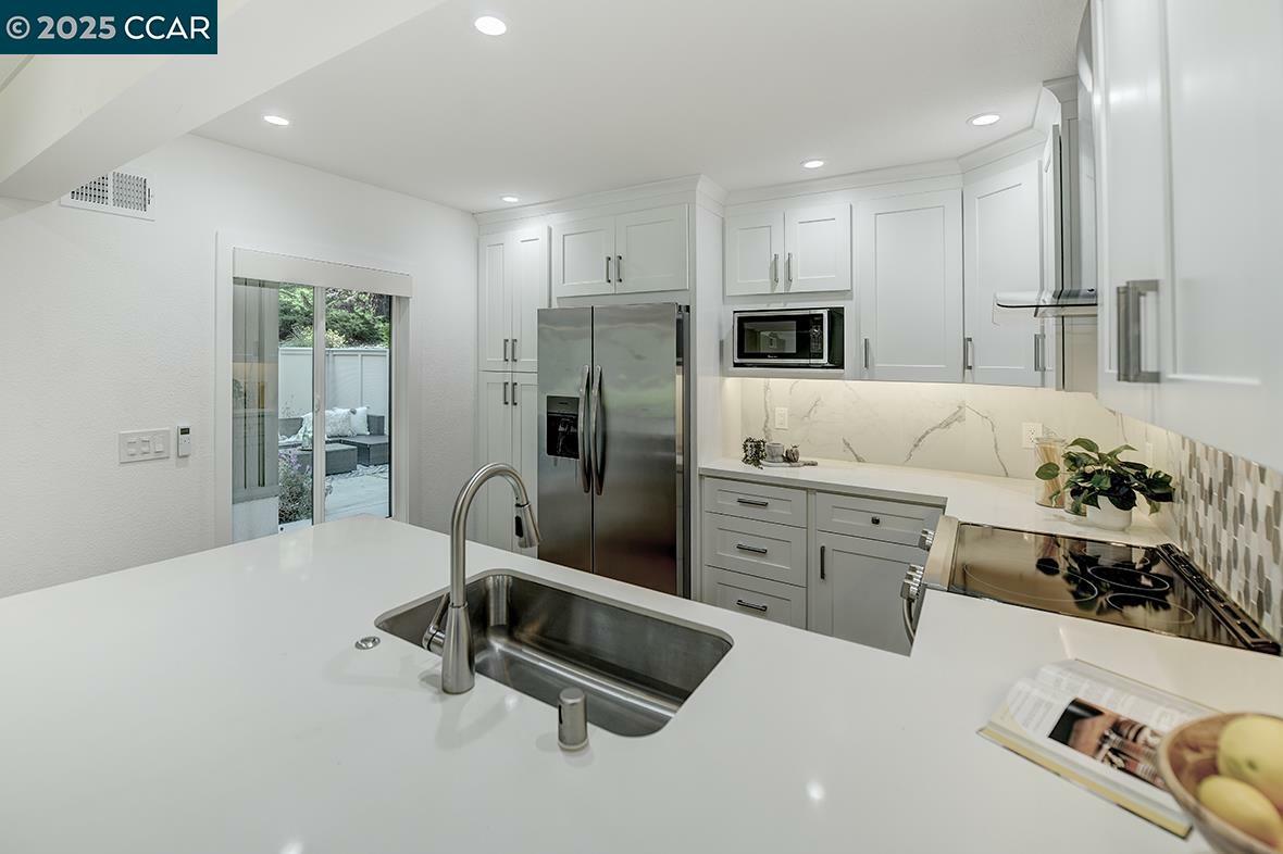 Property Photo: 1317 Stanley Dollar Dr 4 CA 94595