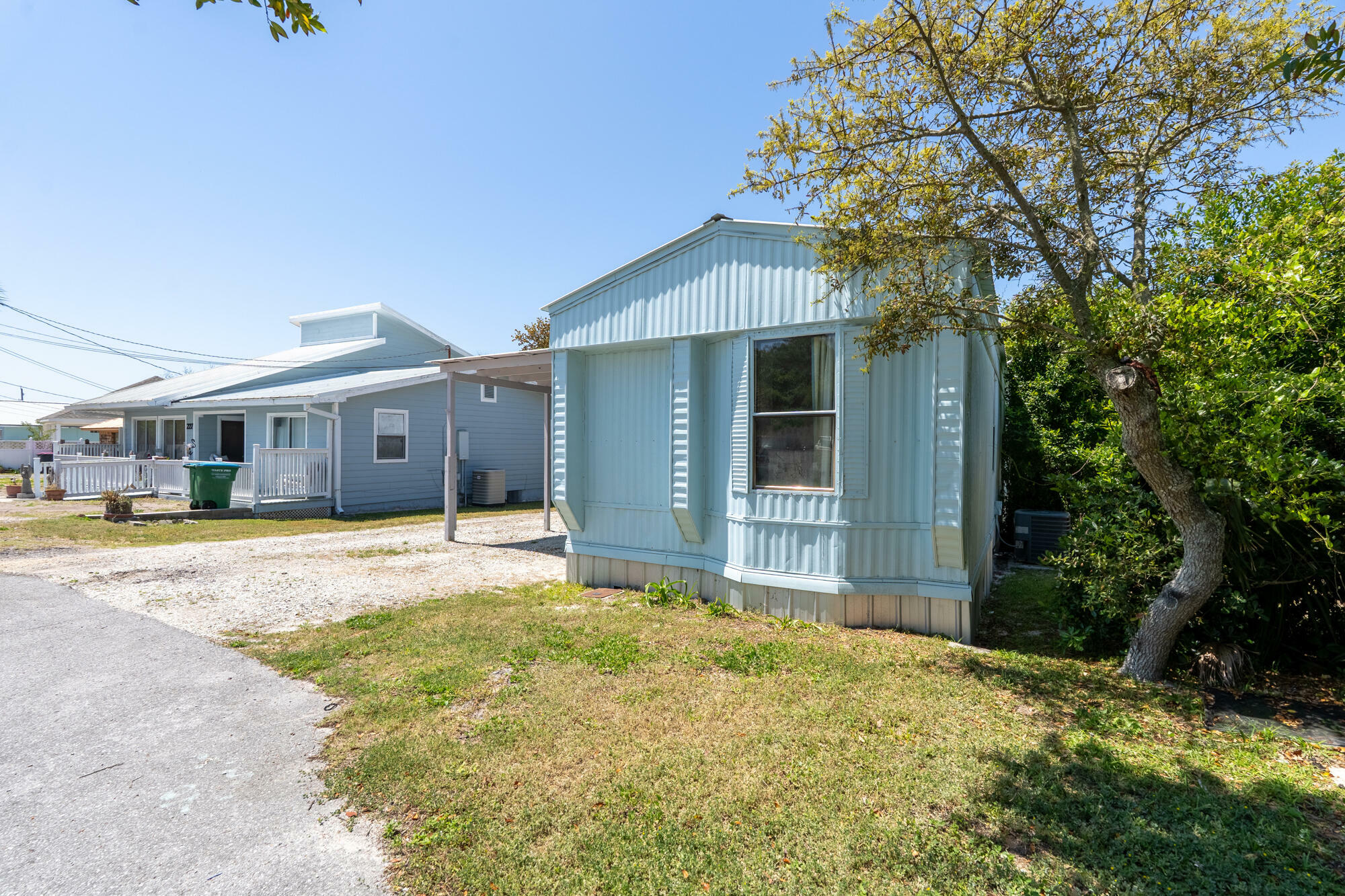 Property Photo: 231 Twin Lakes Drive FL 32413