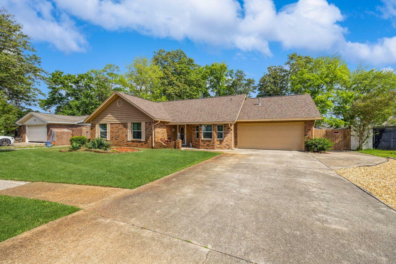 Property Photo: 14 Lakewood Street FL 32569