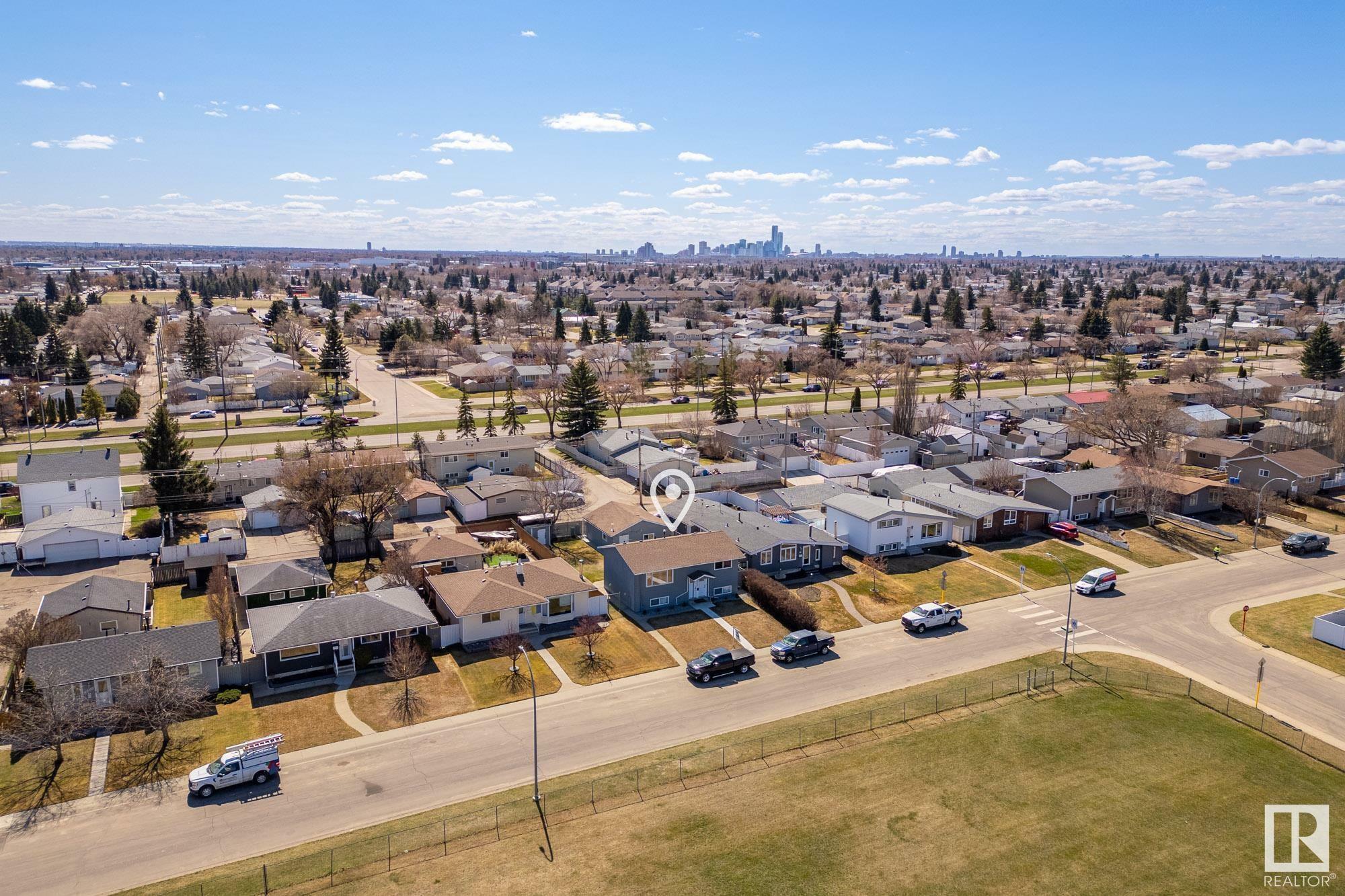 Property Photo: 6015 138 Avenue NW AB T5A 1E4