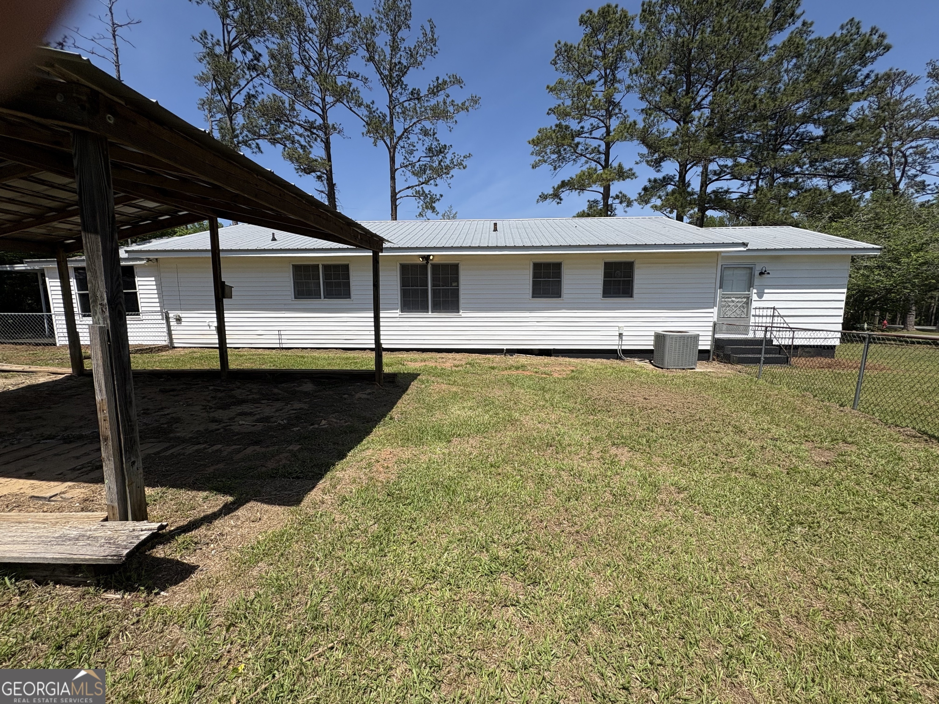 Property Photo: 586 Highway 96 E GA 31044