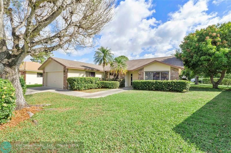 Property Photo: 21766 Beachnut Dr FL 33433