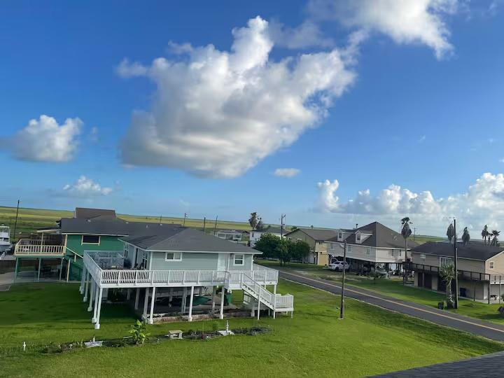 Property Photo: 126 Driftwood TX 77541