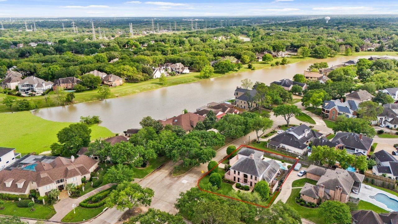Property Photo: 203 Laurel Springs Court TX 77478