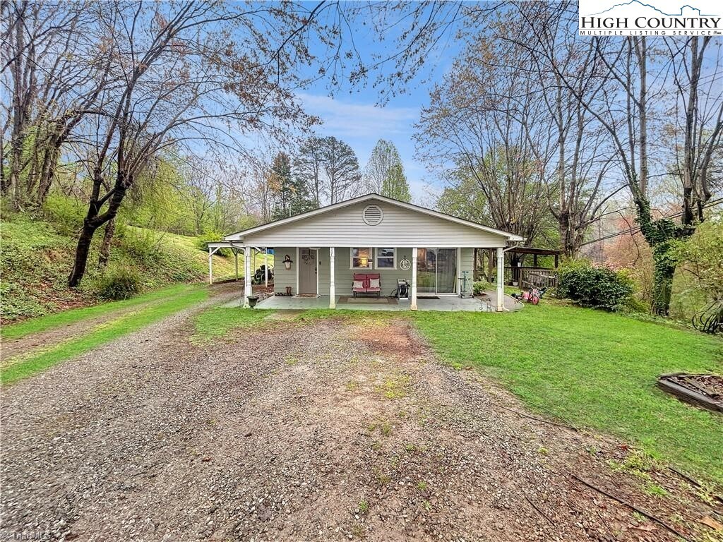 Property Photo: 104 Fairmont Drive NC 28697