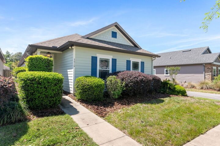 Property Photo:  7916 SW 80th Drive  FL 32608 