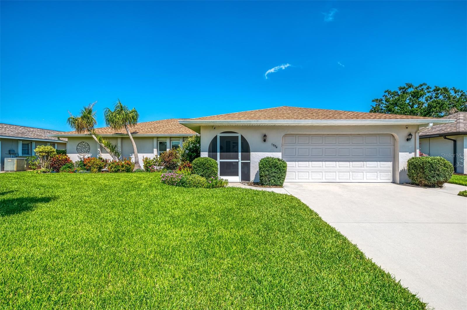 Property Photo: 1004 Deer Run FL 34293
