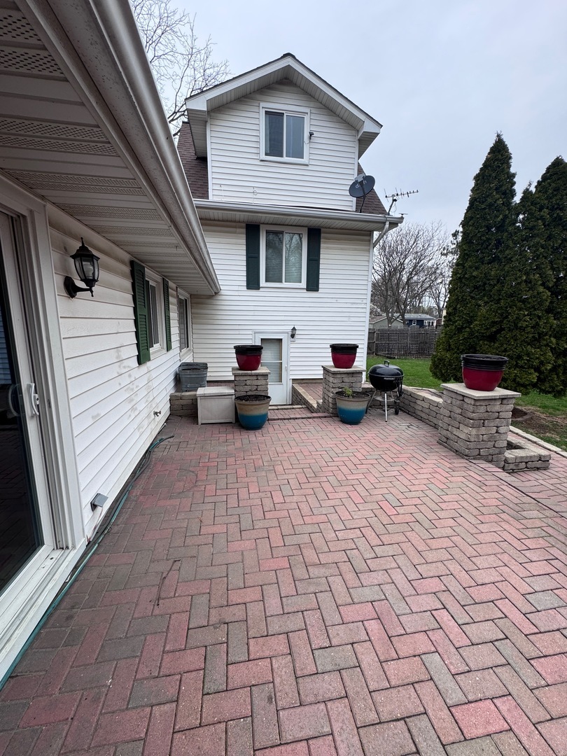 Property Photo: 1218 Bunker Street IL 60098