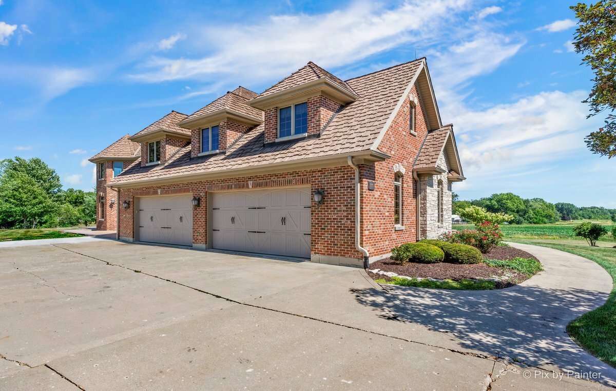 Property Photo: 8110 Carriage Lane IL 60081