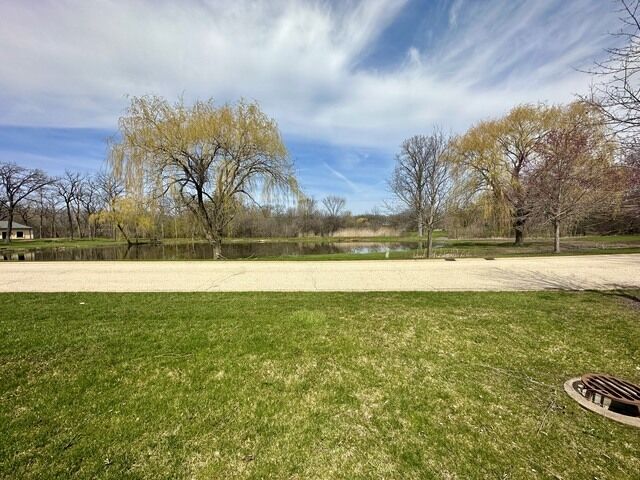 Property Photo: 105 Kaitlins Way IL 60010