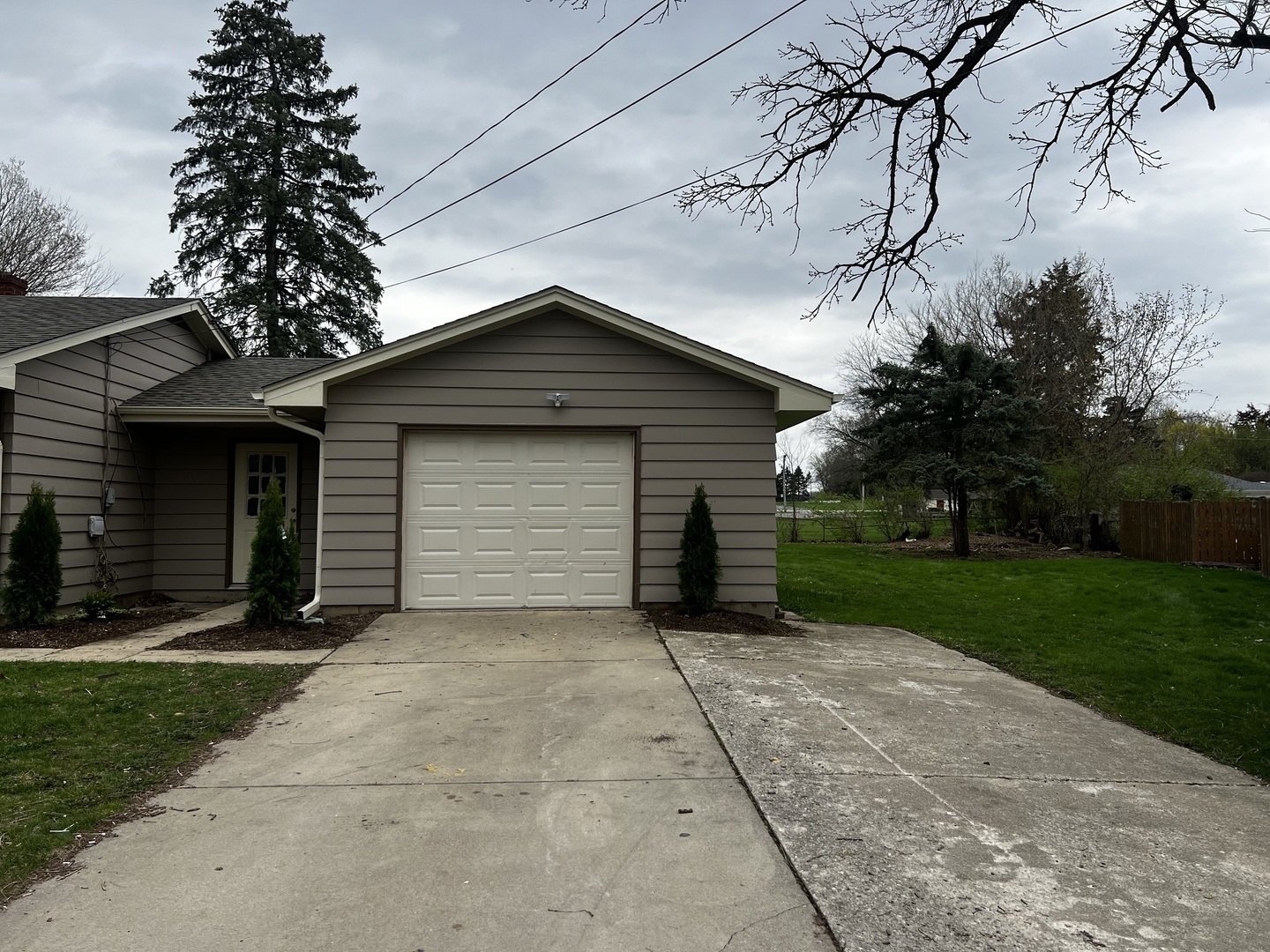 Property Photo: 281 Chicago Road IL 60543
