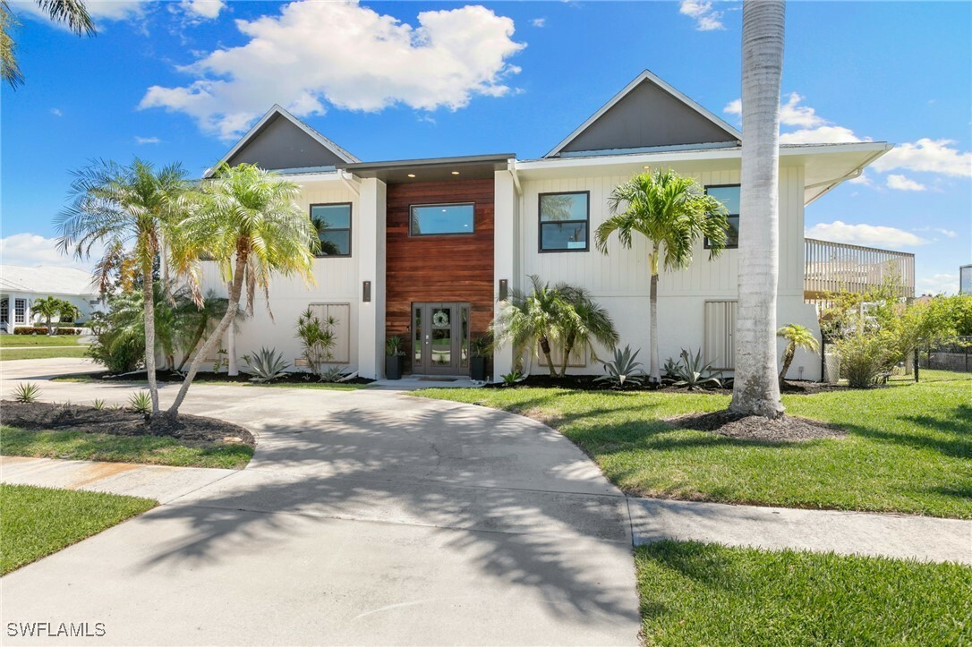 Property Photo: 651 Partridge Court FL 34145