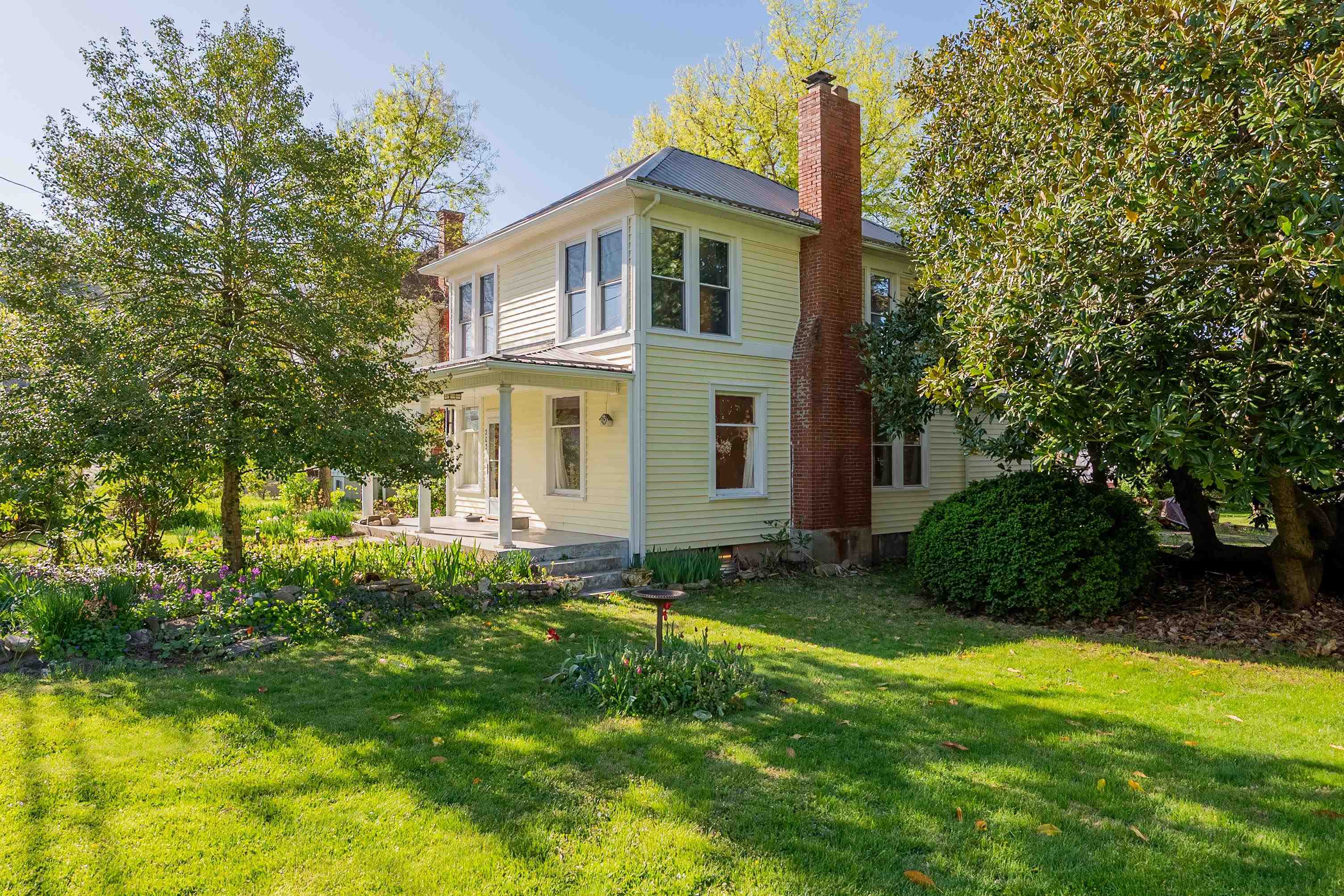 Property Photo: 203 Snidow Street VA 24136