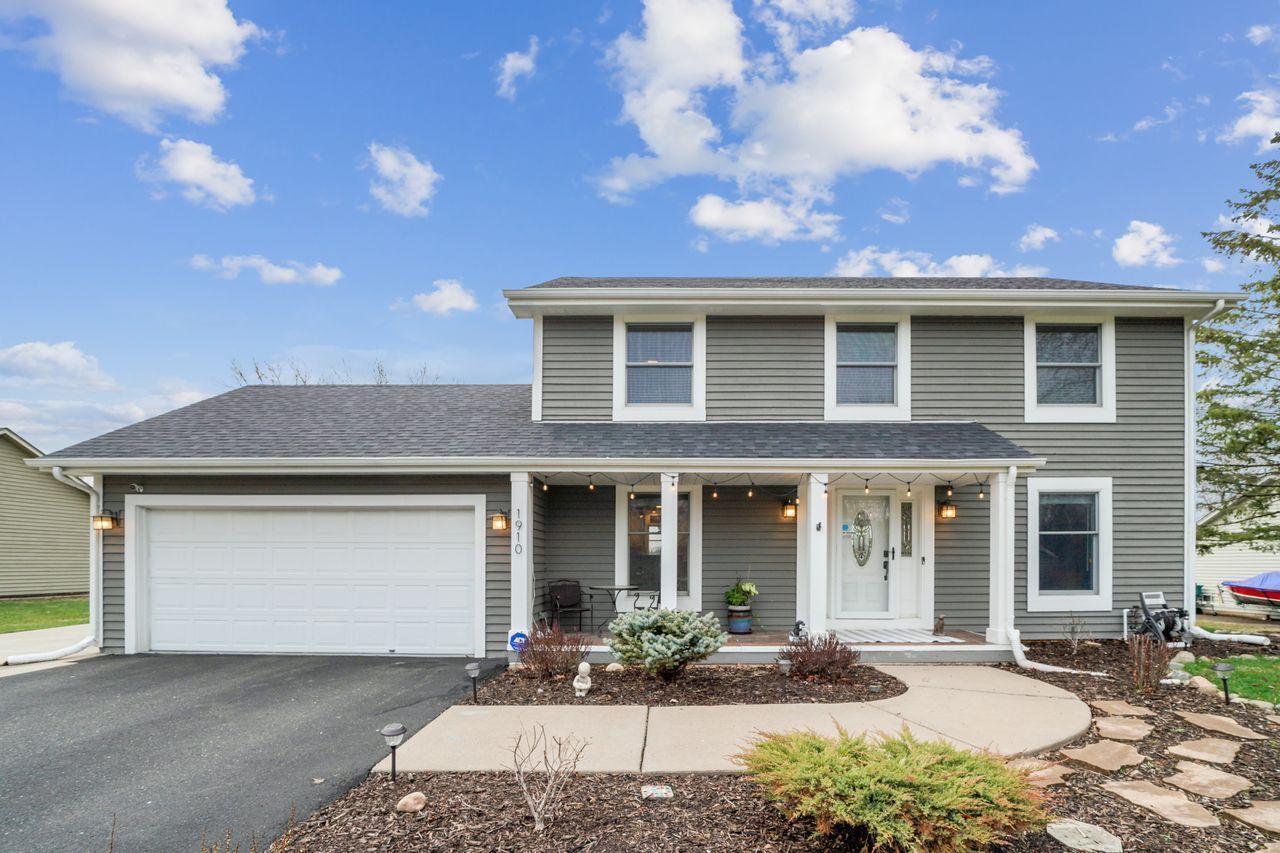 Property Photo: 1910 Oak Glen Trail MN 55082
