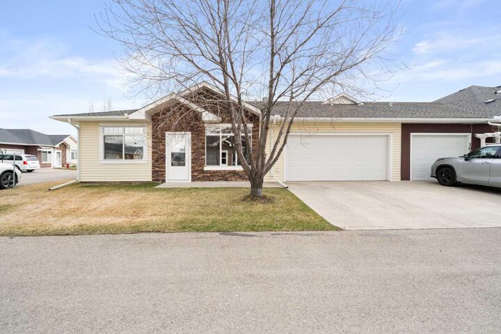101 Sunvale Crescent NE  High River AB T1V 0E8 photo