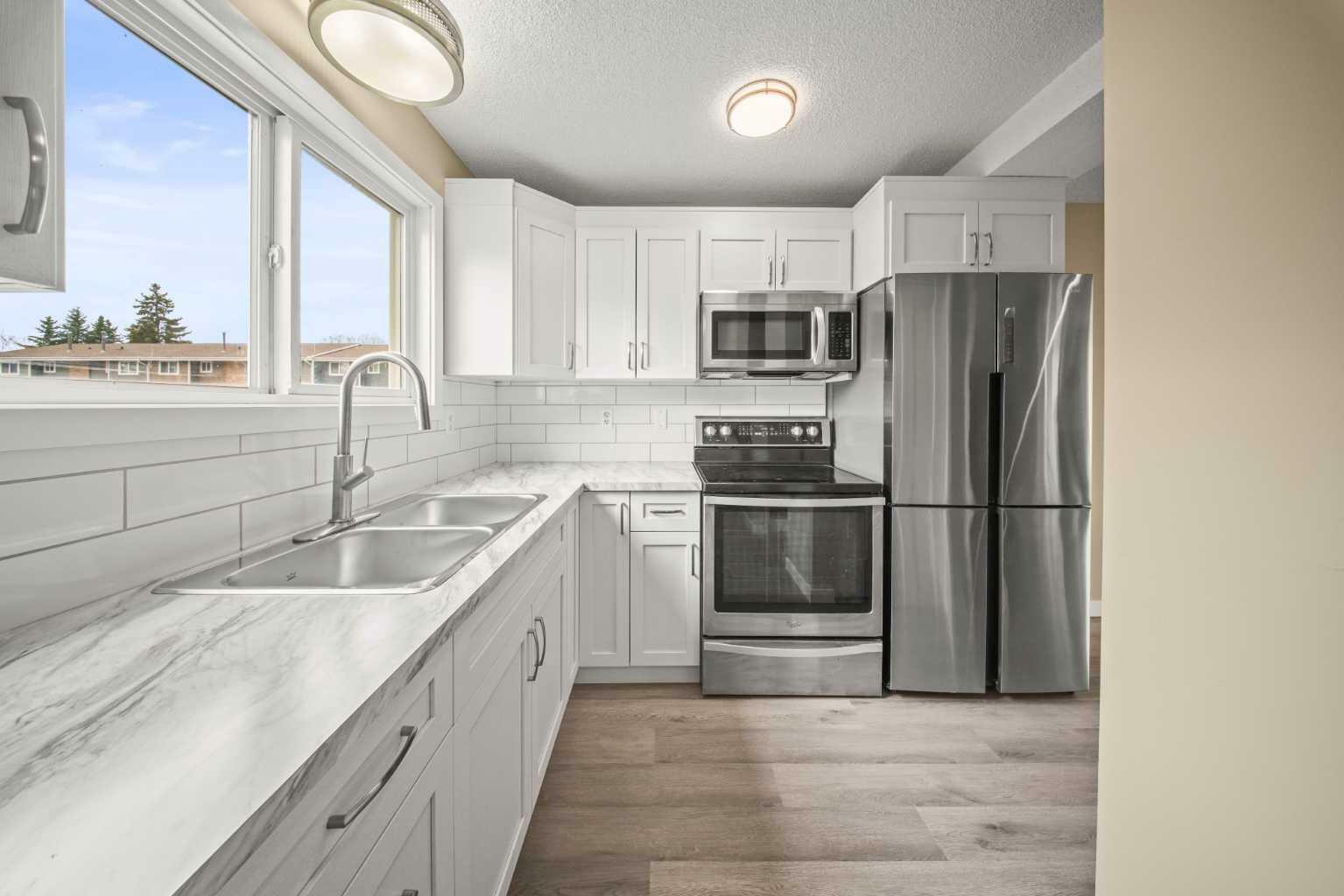 Property Photo: 5806 61 Street 14 AB T4N 6H4