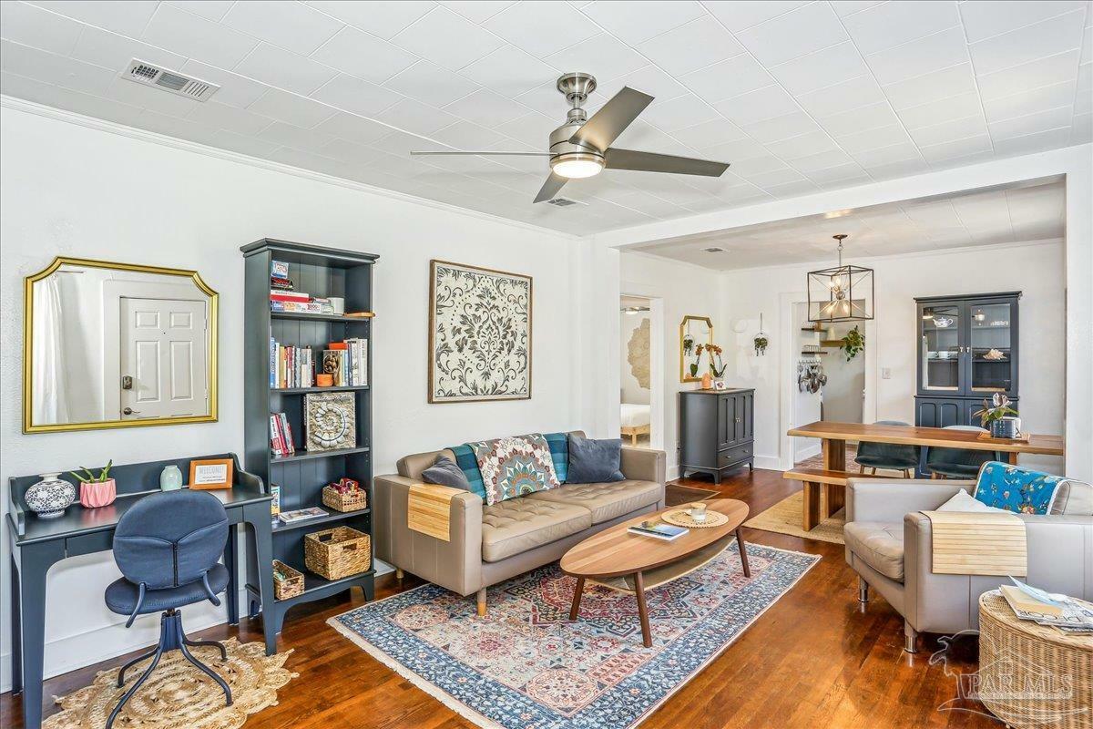 Property Photo: 2005 N Baylen St FL 32501