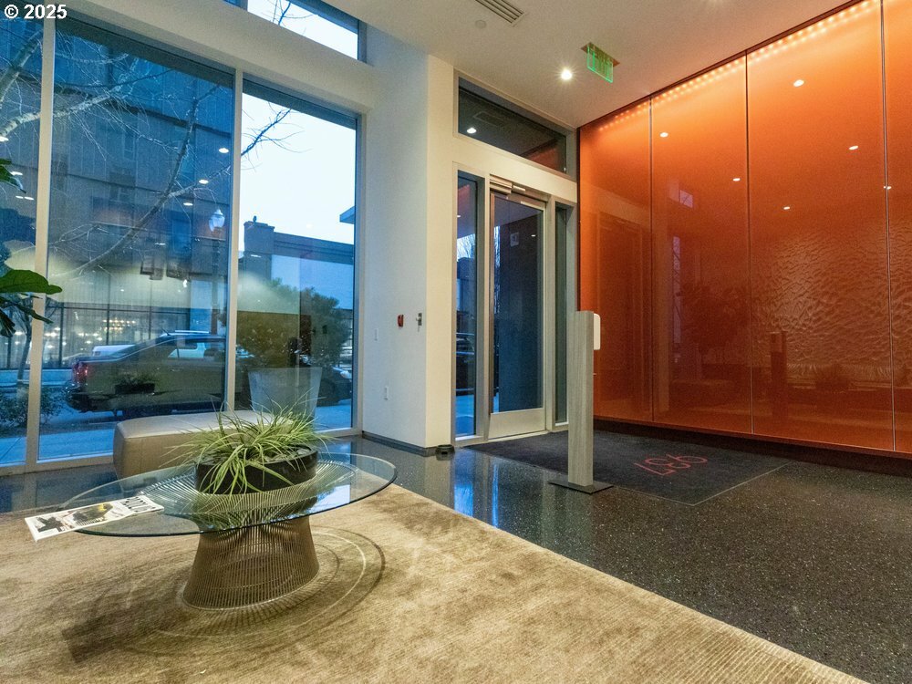 Property Photo: 937 NW Glisan St 1331 OR 97209