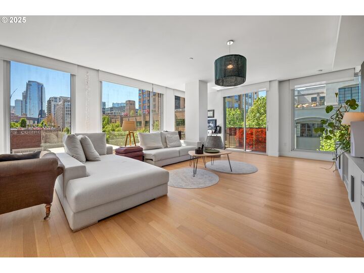 Property Photo:  937 NW Glisan St 431  OR 97209 