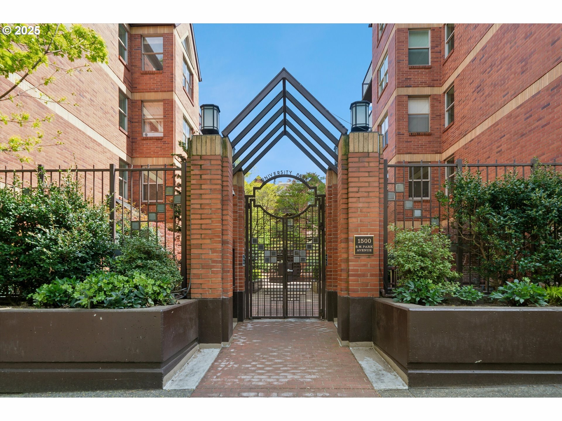 Property Photo: 1500 SW Park Ave OR 97201