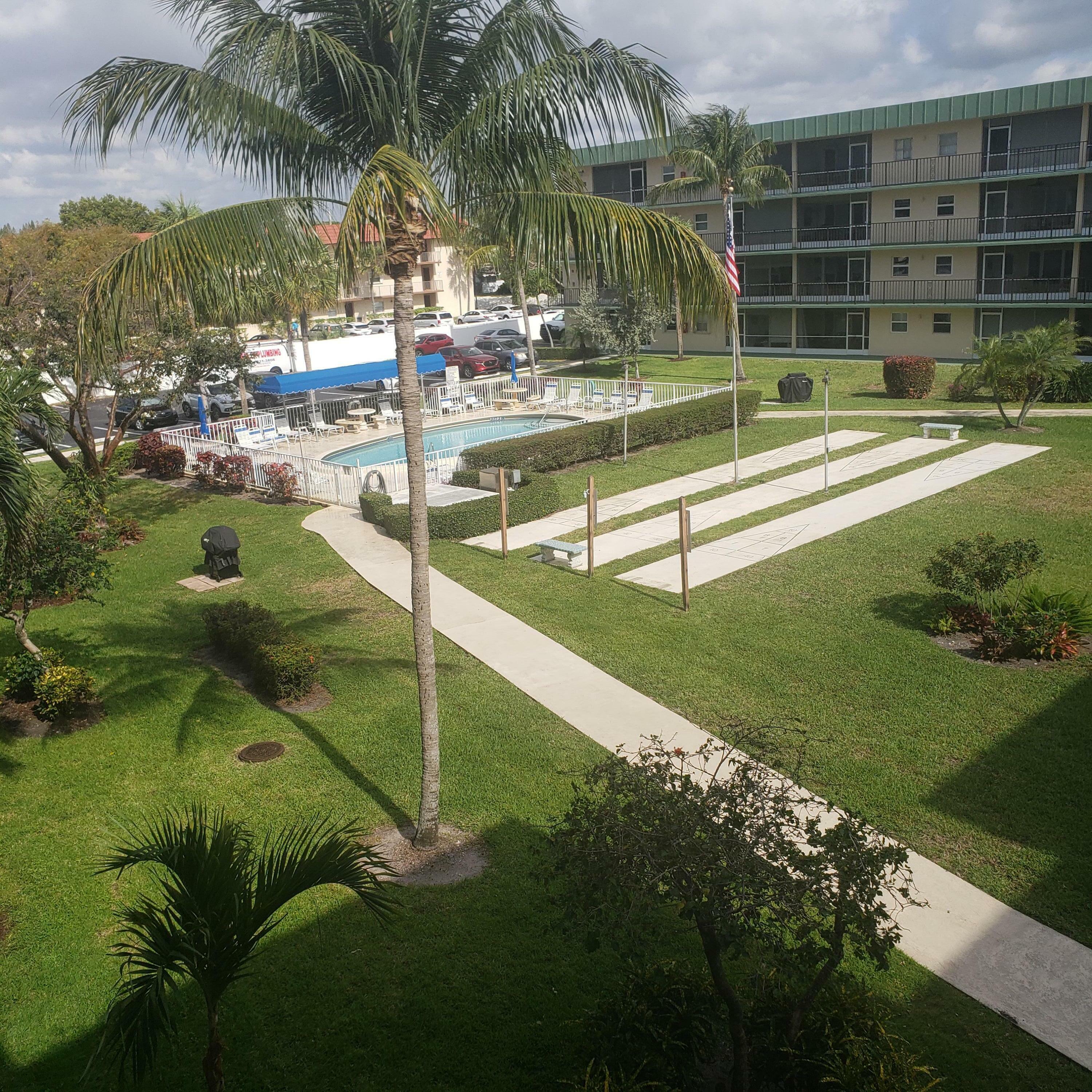 Property Photo: 806 SE 7th Street 302 FL 33441