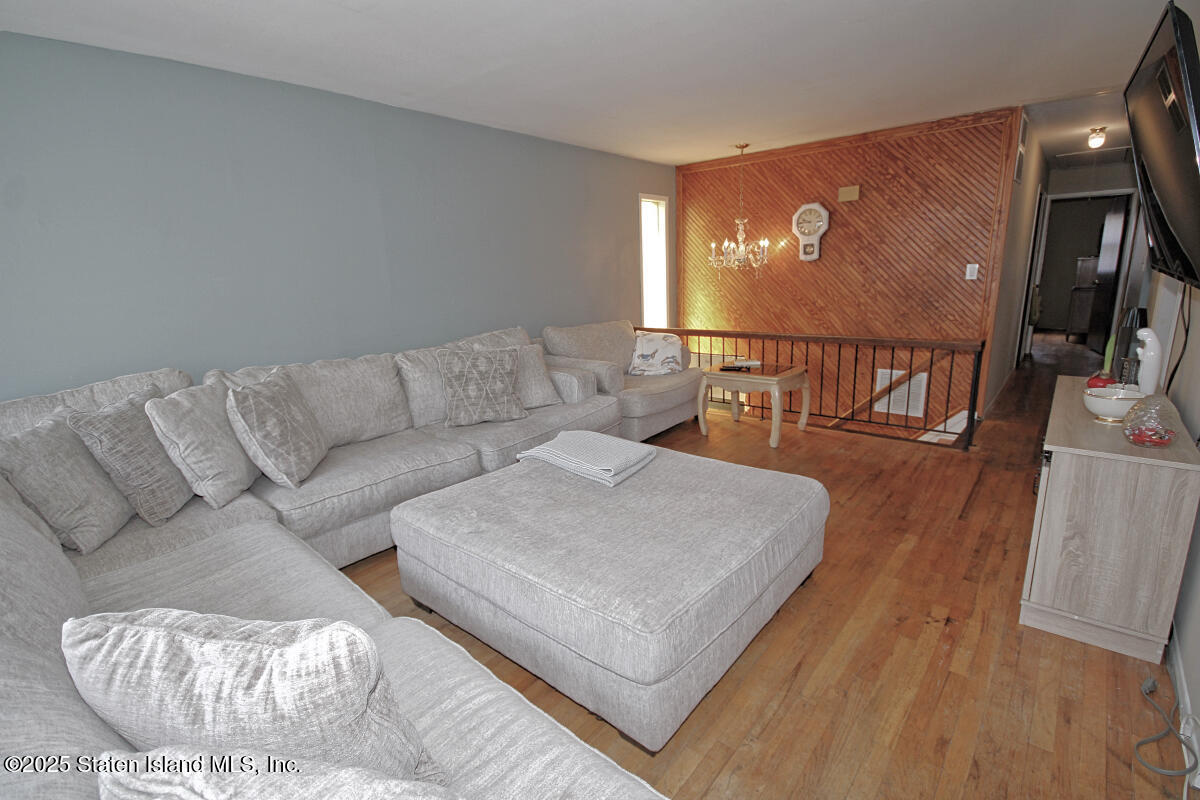 Property Photo:  265 Dewey Avenue  NY 10308 
