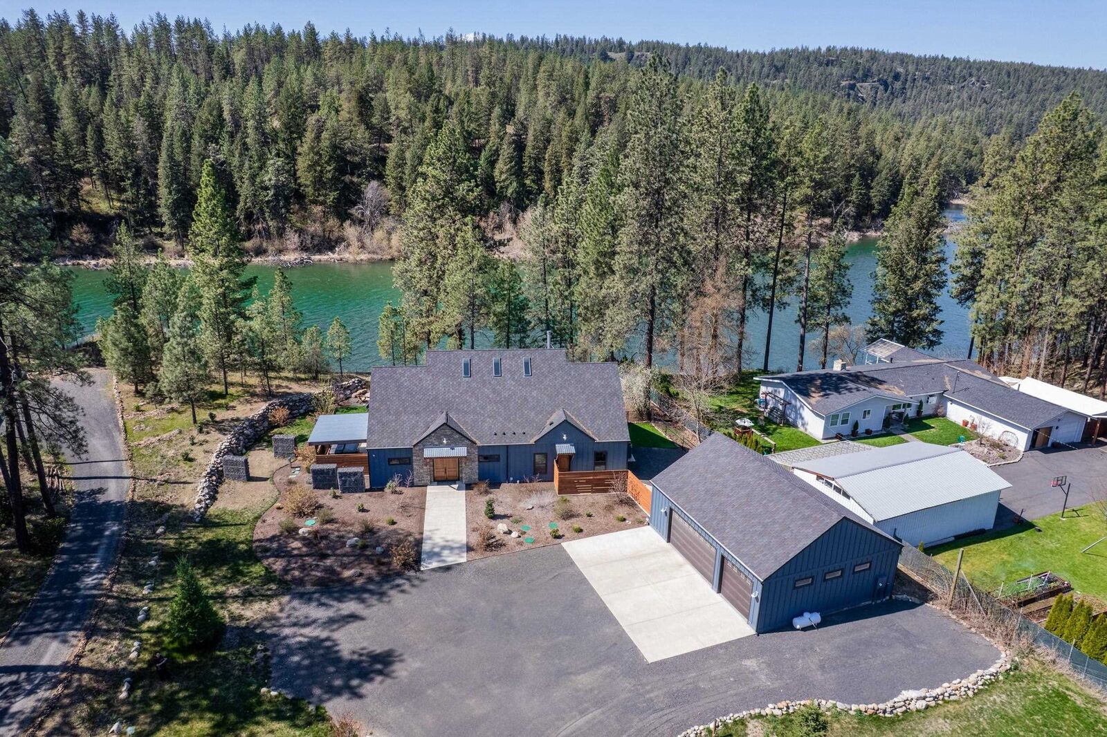 Property Photo: 11411 N Nine Mile Rd WA 99026